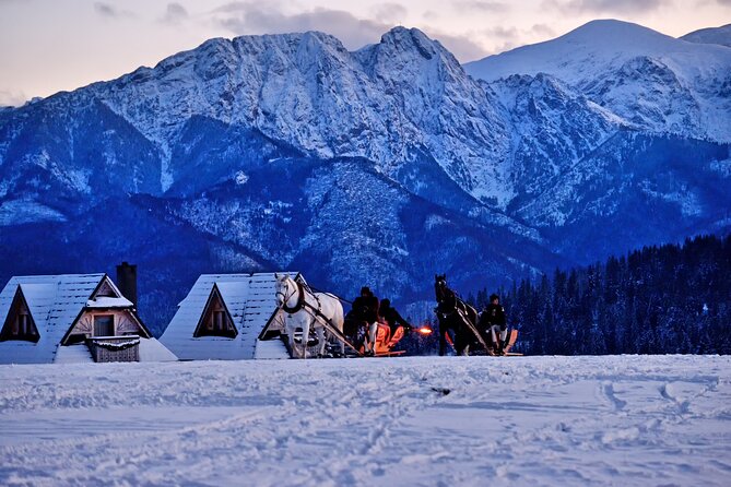 Zakopane Horse-Drawn Rides with Local Guide and Food Tasting - A torch-lit ride through Chocholow