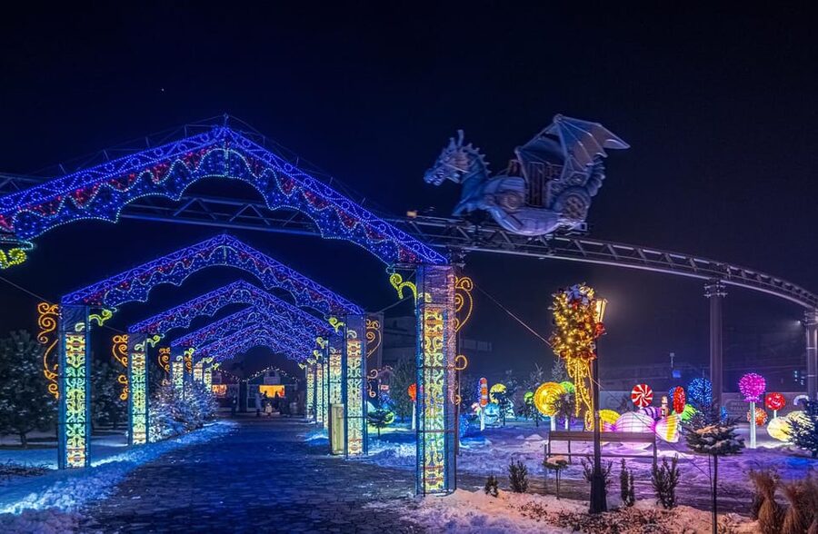 Zator: Energylandia Amusement Park Entry Ticket - Water Park turns the visit into a summer marathon